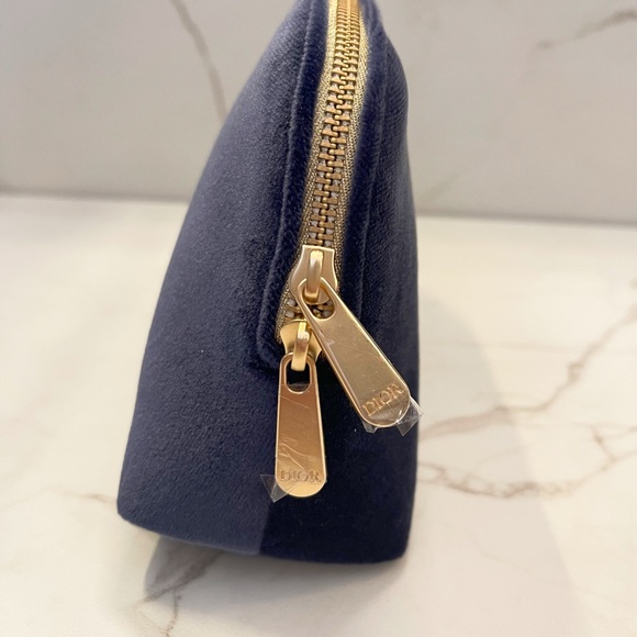 DIOR Velour Makeup Pouch - Picture 4 of 7